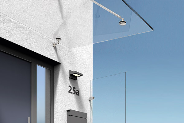 Glasdach und Windschutz mit Edelstahl-Befestigung