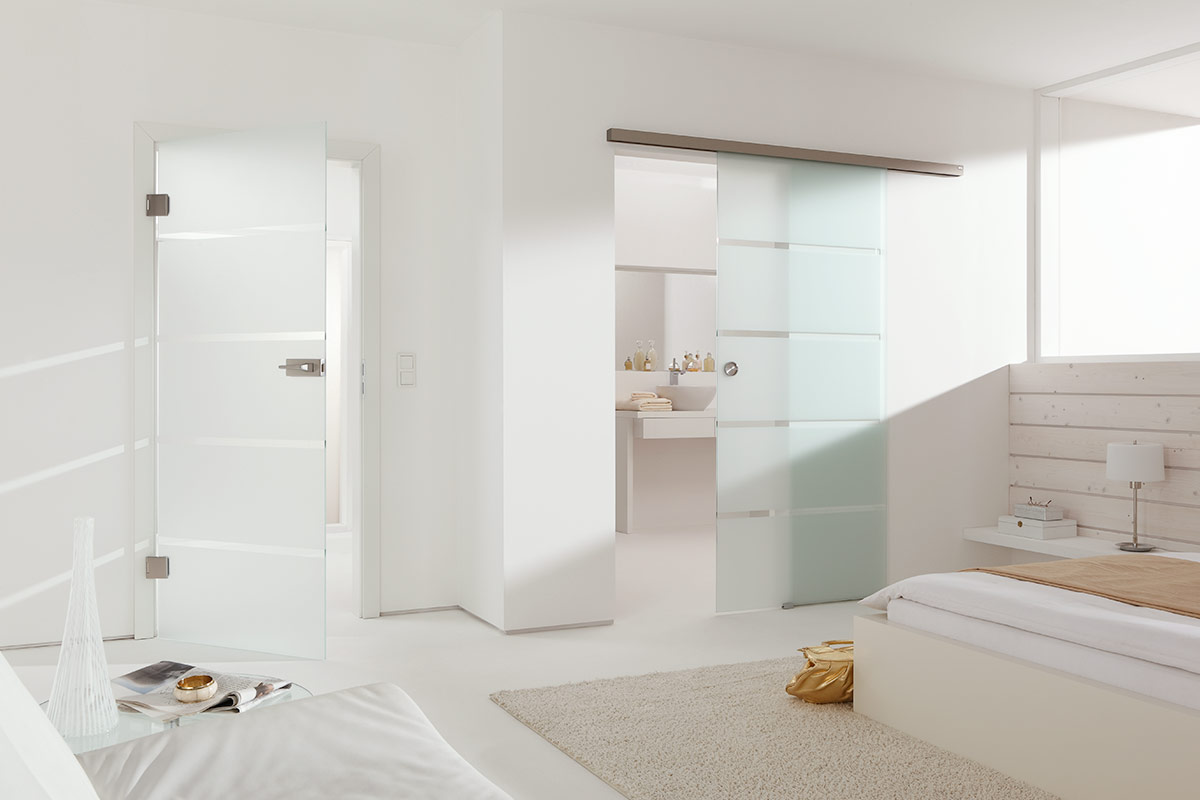 Glastüren im Schlafzimmer